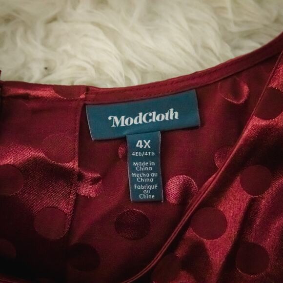 ModCloth Plus Size 4X Red Feelin A Little Dotty Satin Polka Dot Button Back Top - Picture 3 of 6